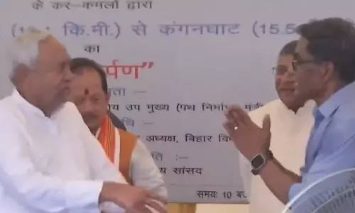 காலில் கூட விழுகிறேன்.. அதிகாரியிடம் கெஞ்சிய பீகார் முதலமைச்சர்