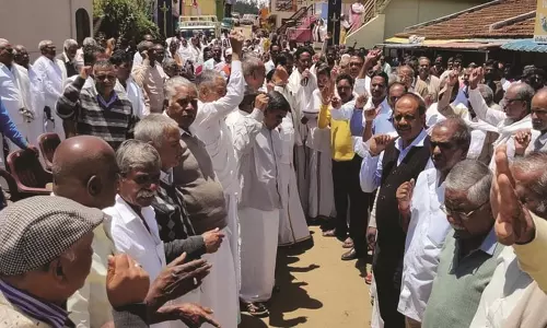 ஊட்டியை மாநகராட்சியாக்க எதிர்ப்பு தெரிவித்து 36 கிராம மக்கள் ஆர்ப்பாட்டம்