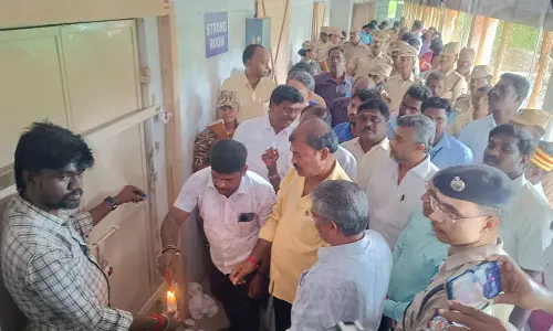 விக்கிரவாண்டி இடைத்தேர்தல்... ஸ்ட்ராங் ரூமிற்கு சீல்... 3 அடுக்கு பாதுகாப்பு