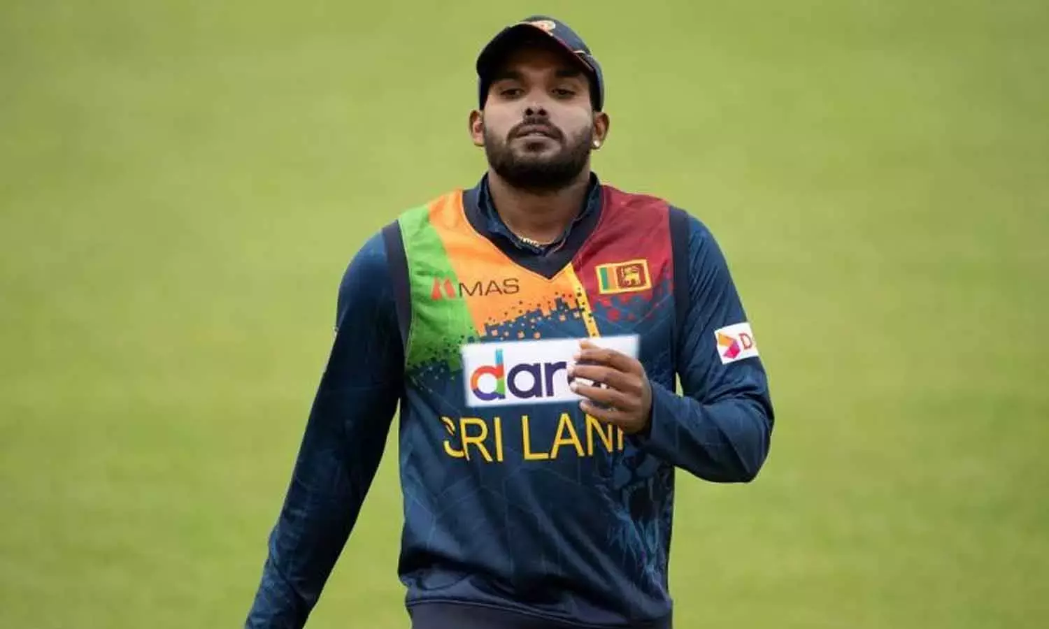 தொடர் தோல்வி எதிரொலி: கேப்டன் பதவியில் இருந்து விலகிய ஹசரங்கா