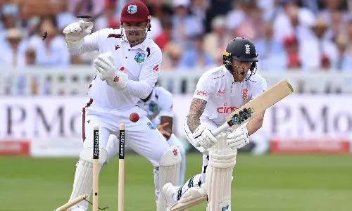 வெஸ்ட் இண்டீசுக்கு எதிரான முதல் டெஸ்ட்- முதல் இன்னிங்சில் இங்கிலாந்து 371 ரன்னில் ஆல் அவுட்