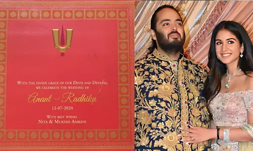 மகன் திருமணத்திற்காக ரிலையன்ஸ் ஊழியர்களுக்கு சிறப்பு பரிசு தொகுப்பு வழங்கிய அம்பானி