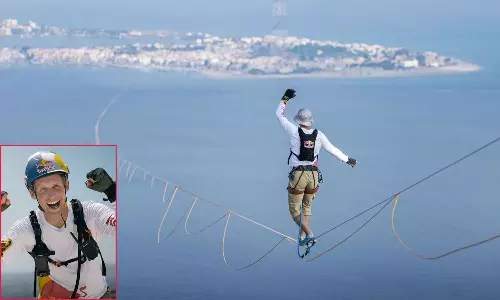 கயிற்றில் நடந்து உலகின் நீண்ட தூர பயணம்- வைரல் வீடியோ