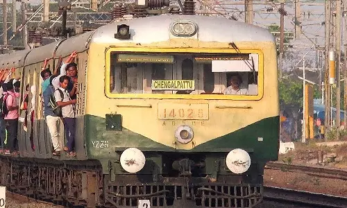 சென்னை கடற்கரை-செங்கல்பட்டு இடையே மின்சார ரெயில் சேவை நாளை ரத்து