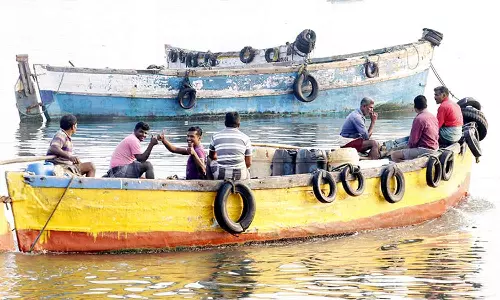 வேலை நிறுத்த போராட்டம் வாபஸ்- ராமேசுவரம் மீனவர்கள் இன்று கடலுக்கு மீன்பிடிக்க சென்றனர்