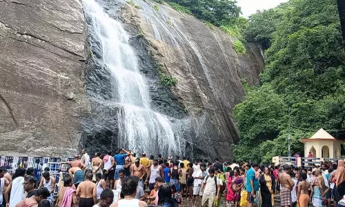 குற்றாலம் அருவிகளில் குளிக்க சுற்றுலா பயணிகளுக்கு அனுமதி