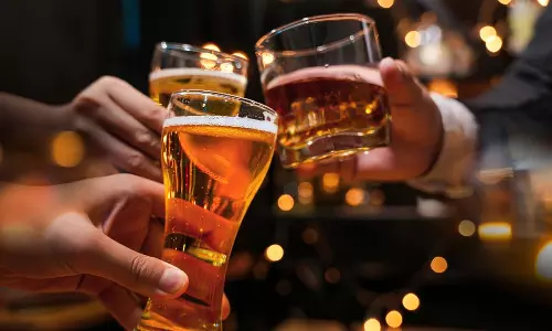 தமிழகத்தில் 21, கேரளாவில் 23 - ஒவ்வொரு மாநிலத்திலும் குடிப்பதற்கான வயது என்னென்ன தெரியுமா?