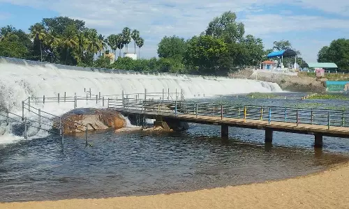 கொடிவேரி அணையில் சுற்றுலா பயணிகள் குளிக்க தடை