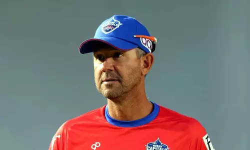 டெல்லி கேப்பிட்டல்ஸ் அணியின் தலைமை பயிற்சியாளர் பதவியில் இருந்து ரிக்கி பாண்டிங் விலகல்