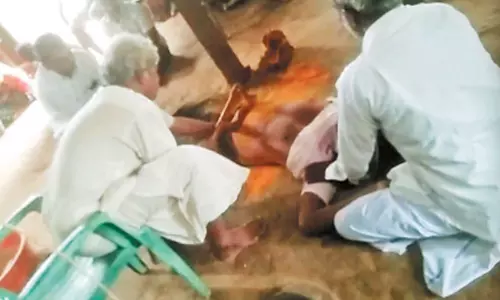 வயிற்று வலியை குணப்படுத்த வாலிபர் வயிற்றை கோடாரியால் வெட்டிய பூசாரி - அதிர்ச்சி சம்பவம்