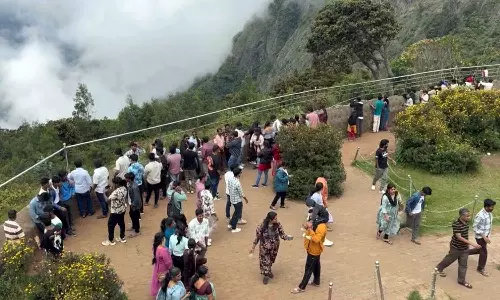 கொடைக்கானலில் குவிந்த சுற்றுலா பயணிகள்