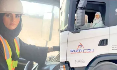 22 சக்கர கனரக லாரியை ஓட்டி அசத்தும் பெண்