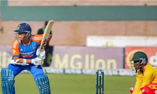 ஒரே பந்தில் 13 ரன்கள்: முதல் 2 பந்துகளில் சிக்ஸர் விளாசி உலக சாதனை படைத்த ஜெய்ஷ்வால்