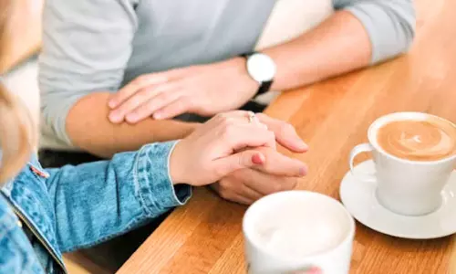 பெண்களுக்கு ஆலோசனை வழங்கி ரூ.163 கோடி சம்பாதிக்கும் பிரபலம்