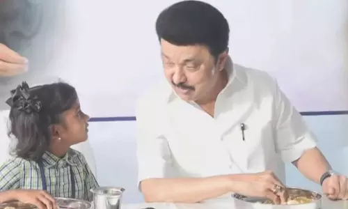 என் பேரு ஸ்டாலின் தாத்தா இல்ல.. ஸ்டாலின் அவ்வளவுதான்- சிறுமியிடம் ஜாலியாக பேசிய முதலமைச்சர்