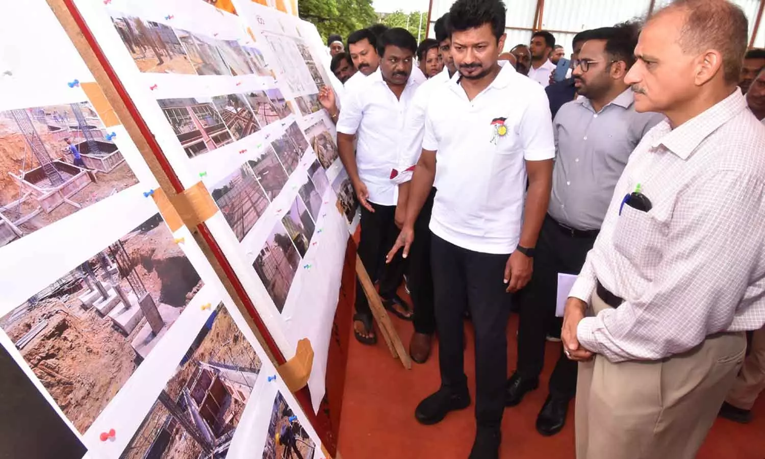கோபாலபுரத்தில் குத்துச்சண்டை பயிற்சி மைய கட்டிடம்- உதயநிதி ஸ்டாலின் ஆய்வு கோபாலபுரத்தில் குத்துச்சண்டை பயிற்சி மைய கட்டிடம்- உதயநிதி ஸ்டாலின் ஆய்வு