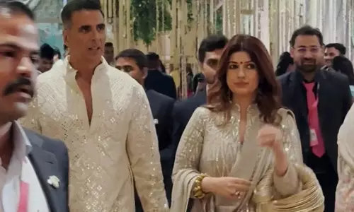 குடும்பத்துடன் அம்பானி வீட்டு விசேஷத்தில் கலந்து கொண்ட அக்ஷய் குமார்