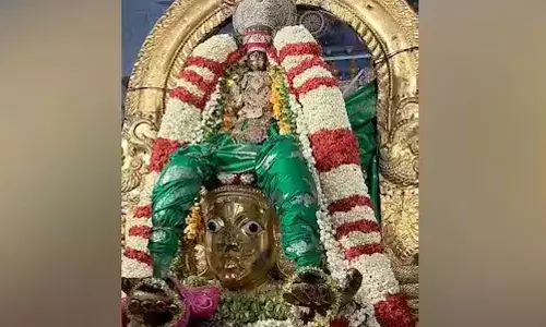 காஞ்சிபுரம் வரதராஜ பெருமாள் கோவிலில் ஆனி தங்க கருட சேவை