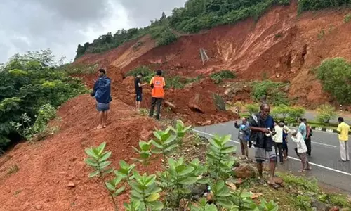 கர்நாடகாவில் நிலச்சரிவு: மண்ணில் புதைந்த 7 பேரின் உடல்கள் மீட்பு