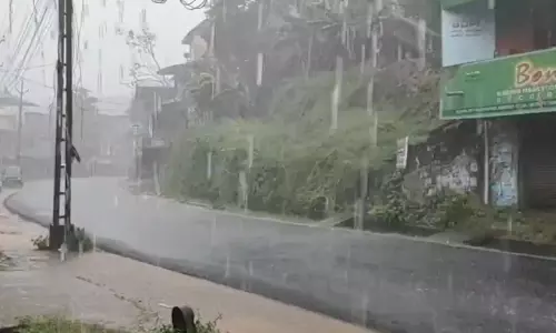 கேரளா கனமழைக்கு எட்டு பேர் உயிரிழப்பு - பள்ளி, கல்லூரிகளுக்கு விடுமுறை அறிவிப்பு