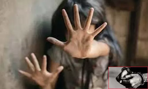 8 வயது சிறுமிக்கு நேர்ந்த கொடுமை - 12 வயது மகனை காப்பாற்ற முயன்ற தந்தை கைது