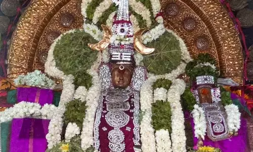 ரத்தமே எண்ணையாக அர்ப்பணம் செய்த கலிய நாயனார்