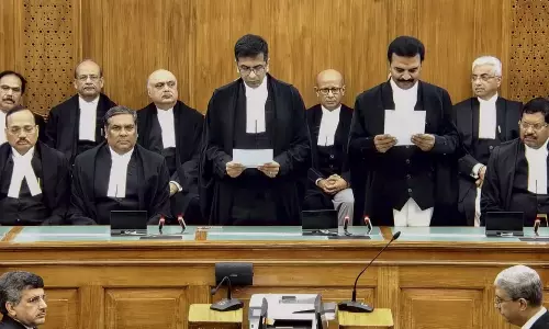 நீதிபதிகள் ஆர் மகாதேவன், என் கோடீஸ்வர் சிங் உச்சநீதிமன்ற நீதிபதிகளாக பதவியேற்றனர்