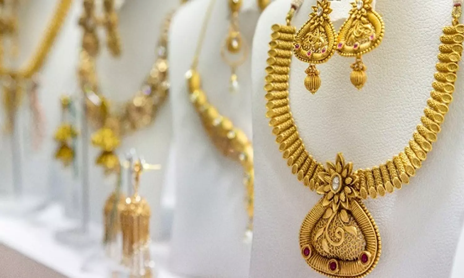 தங்கம் விலை சவரனுக்கு ரூ.240 குறைந்தது தங்கம் விலை சவரனுக்கு ரூ.240 குறைந்தது