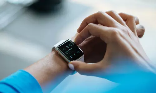 ஆழ்கடலில் சிக்கிய Surfer.. காப்பாற்றி கரைசேர்த்த ஆப்பிள் வாட்ச்