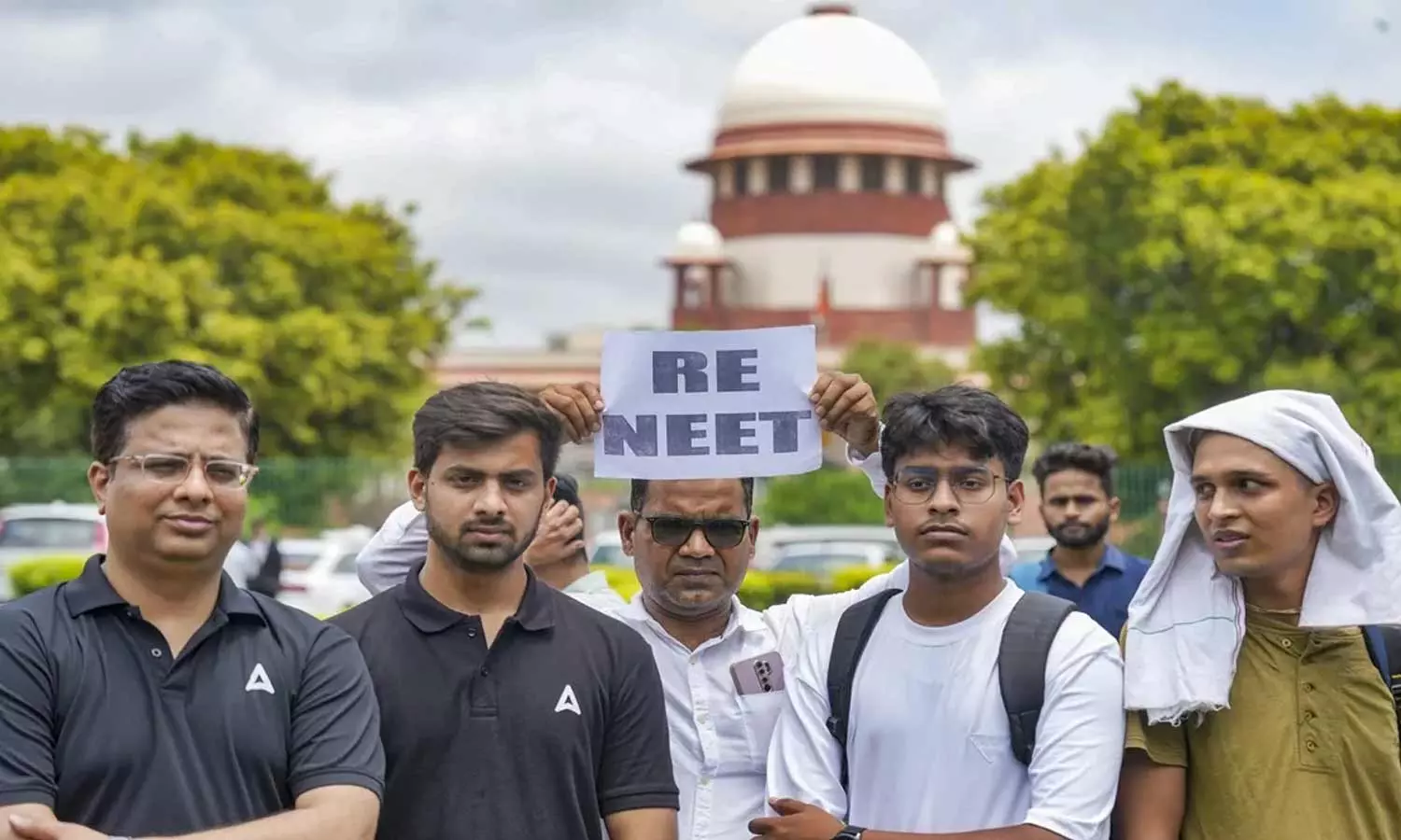 720/720 மார்க் எடுத்த அரியானா மாநில தேர்வு மையத்தின் அதிகபட்ச நீட் மதிப்பெண் 682 தான்... 720/720 மார்க் எடுத்த அரியானா மாநில தேர்வு மையத்தின் அதிகபட்ச நீட் மதிப்பெண் 682 தான்...