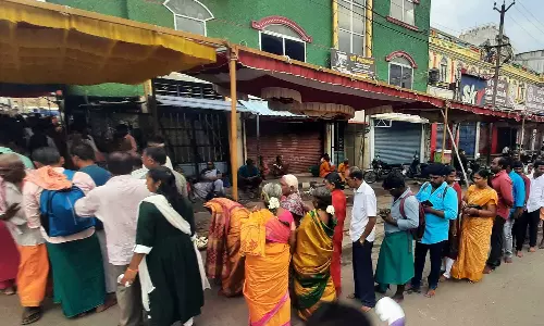 திருவண்ணாமலையில் அலைமோதிய கூட்டம்... குழந்தைகளுடன் பக்தர்கள் நெரிசலில் சிக்கி தவிப்பு