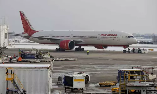 ரஷியாவில் அவசரமாக தரையிறக்கப்பட்ட விமானம்