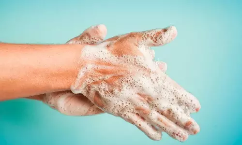 கைகளையும் கொஞ்சம் கவனியுங்கள்...