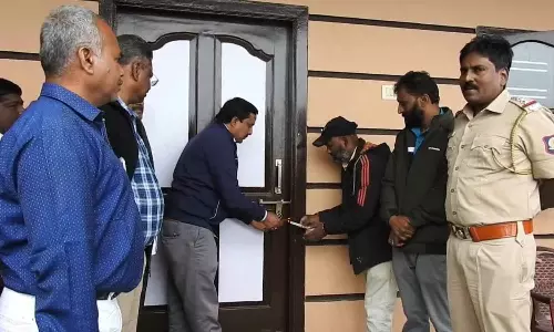 விடுதிகளில் கஞ்சா, போதை பொருட்கள் பதுக்கி வைத்த 24 பேர் கைது- 3 கட்டிடங்களுக்கு சீல்