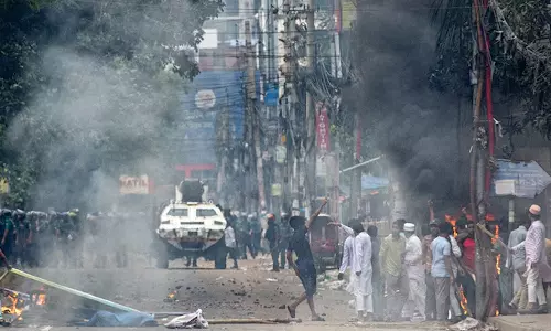 வன்முறை எதிரொலி- சுதந்திர போரில் இறந்த வீரர்களின் வாரிசுகளுக்கான இடஒதுக்கீடு ரத்து