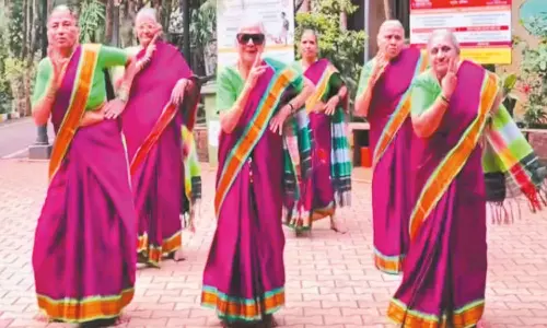 சமூக வலைதளத்தில் ரசிக்க வைத்த மூதாட்டிகளின் நடனம்