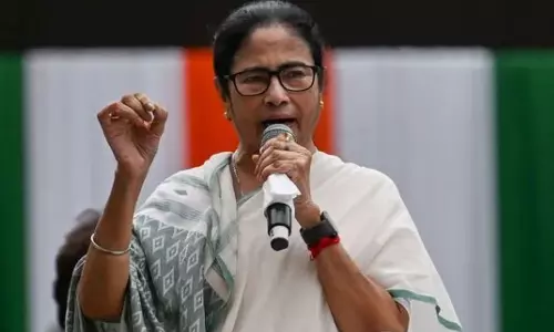 வங்காளதேச வன்முறை: அடைக்கலம் தேடி வருவோருக்கு கதவுகள்  திறந்தே இருக்கும் - மம்தா உறுதி