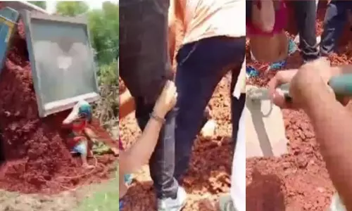 போராட்டம் நடத்திய பெண்களை உயிருடன் புதைத்த கொடூரம்..  பதறவைக்கும் வீடியோ