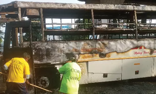 கோவையில் ஆம்னி பஸ் தீப்பிடித்தது: அதிர்ஷ்டவசமாக உயிர்தப்பிய பயணிகள்