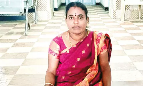 தாராபுரத்தில் பஞ்சாயத்து தலைவி 2-வது நாளாக தர்ணா போராட்டம்