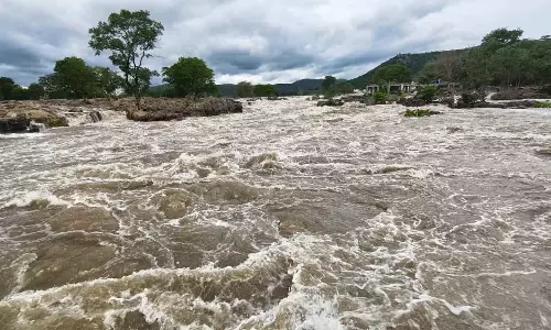 ஒகேனக்கல்லுக்கு நீர்வரத்து 70 ஆயிரம் கனஅடியாக சரிவு