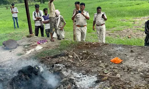 வரதட்சணை கொடுமை: கர்ப்பிணி பெண்ணின் கை கால்களை வெட்டி, தீ வைத்து எரித்து கொலை