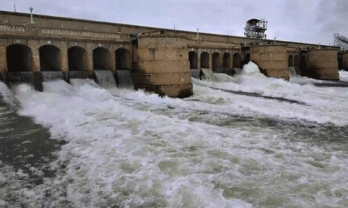 தமிழகத்துக்கு சுப்ரீம் கோர்ட்டு உத்தரவுபடி காவிரி நீர் கிடைக்க வேண்டும் - அதிகாரிகள் வலியுறுத்தல்