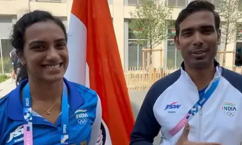 பாரிஸ் ஒலிம்பிக் தொடக்க விழா: தேசிய கொடியை ஏந்திச்செல்லும் சரத் கமல், பி.வி.சிந்து