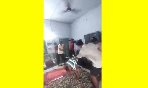 மாணவர்களை படுக்க வைத்து பிரம்படி: ராக்கிங் வீடியோ வைரல்