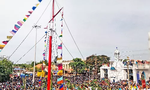 தூத்துக்குடி தூய பனிமய மாதா பேராலய திருவிழா கொடியேற்றம்