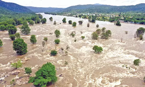 மேட்டூர் அணைக்கு நீர்வரத்து அதிகரிப்பு: வெள்ள அபாய எச்சரிக்கை