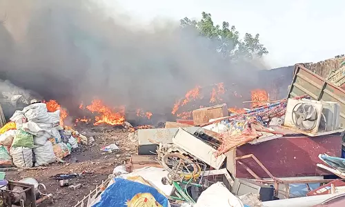 தூத்துக்குடியில் பழைய இரும்பு குடோனில்  தீ விபத்து