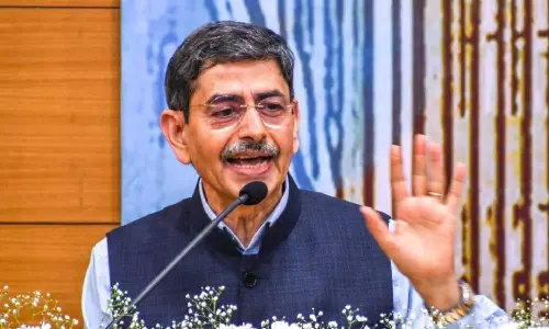 போலி பேராசிரியர்கள் நியமனம்: விசாரணை நடத்த 3 பேர் கொண்ட குழு அமைப்பு