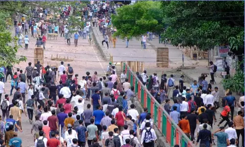 வங்காளதேசத்தில் 10 நாளுக்குப் பிறகு மீண்டும் இணைய சேவை